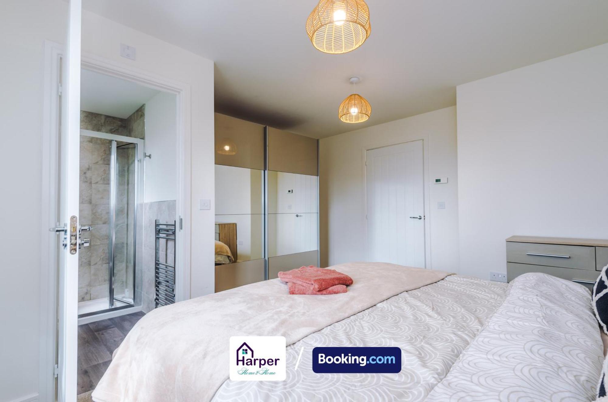 Prime Location 3 Storey By Harperletting Short Lets & Serviced Accommodation Chester With Driveway Long Or Short Stays Hough Green Zewnętrze zdjęcie