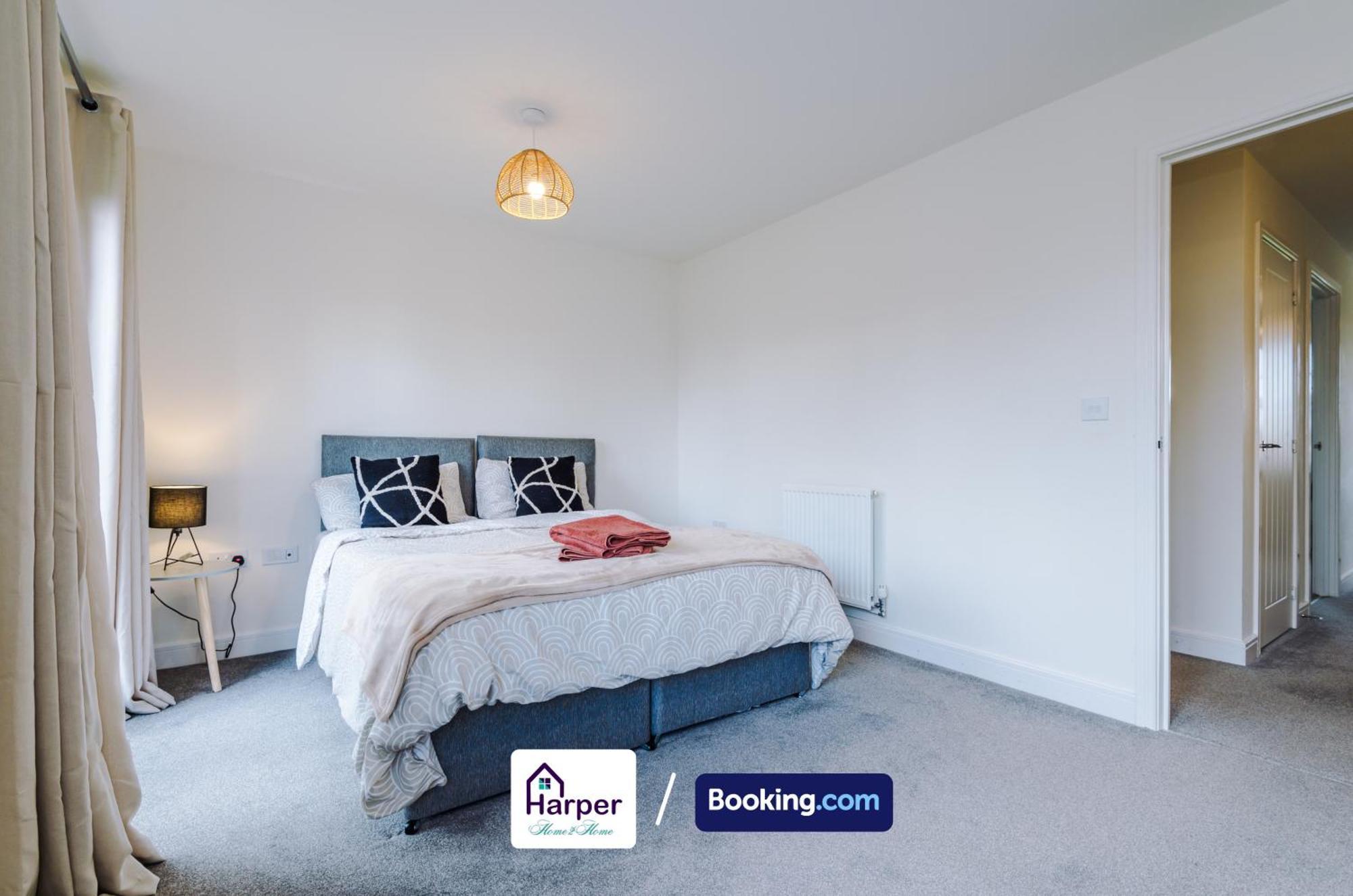 Prime Location 3 Storey By Harperletting Short Lets & Serviced Accommodation Chester With Driveway Long Or Short Stays Hough Green Zewnętrze zdjęcie