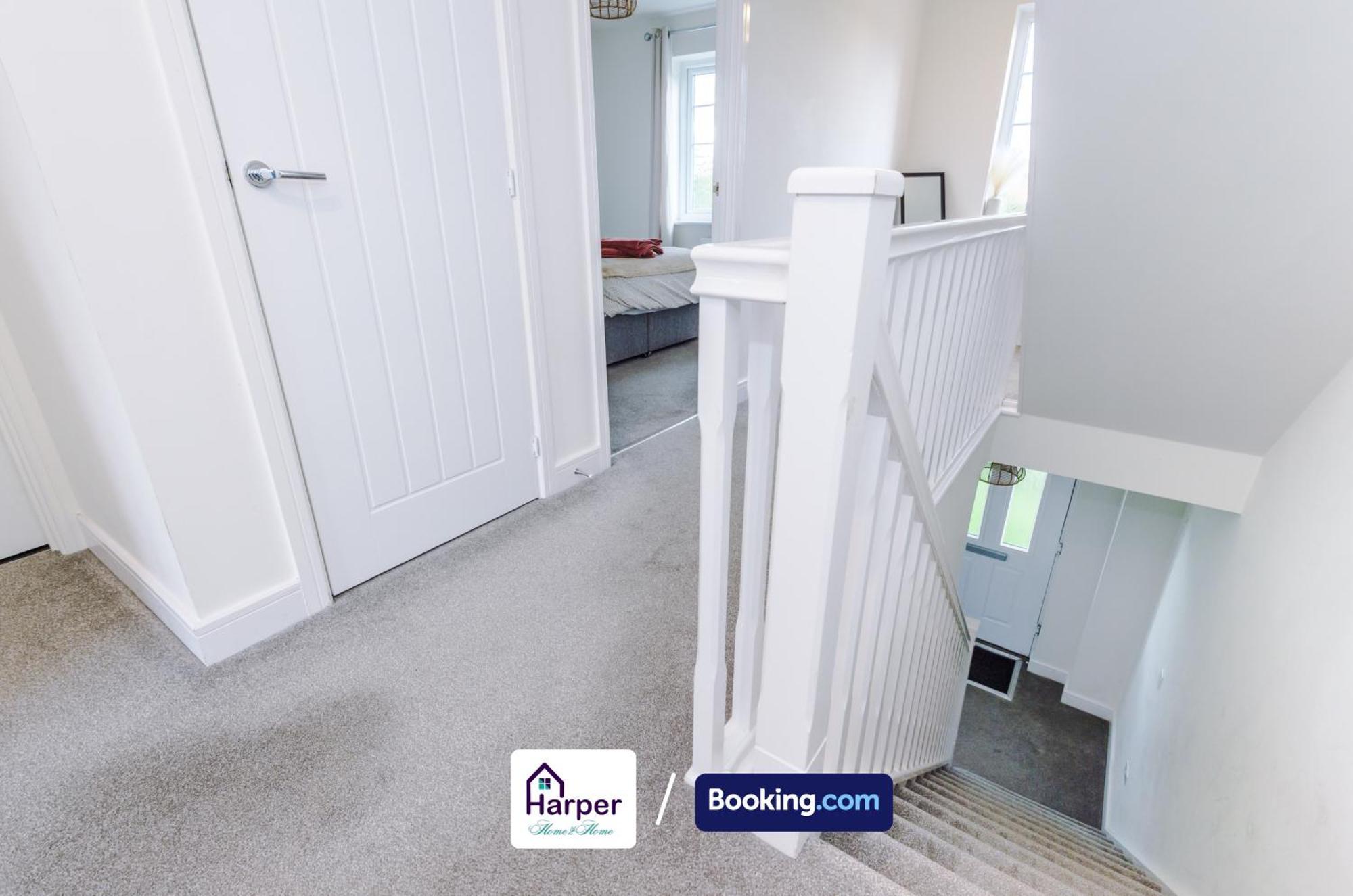 Prime Location 3 Storey By Harperletting Short Lets & Serviced Accommodation Chester With Driveway Long Or Short Stays Hough Green Zewnętrze zdjęcie