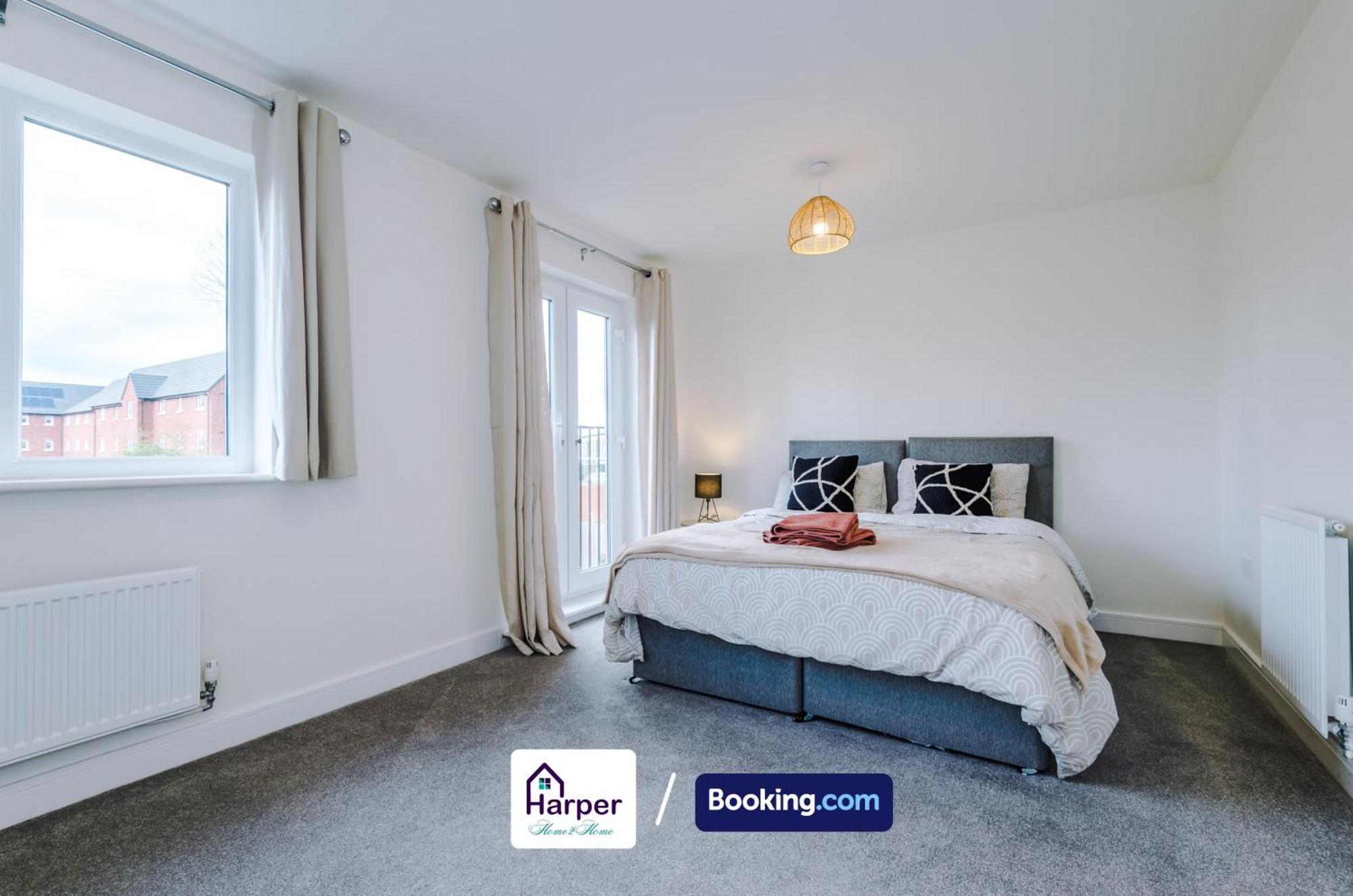 Prime Location 3 Storey By Harperletting Short Lets & Serviced Accommodation Chester With Driveway Long Or Short Stays Hough Green Zewnętrze zdjęcie