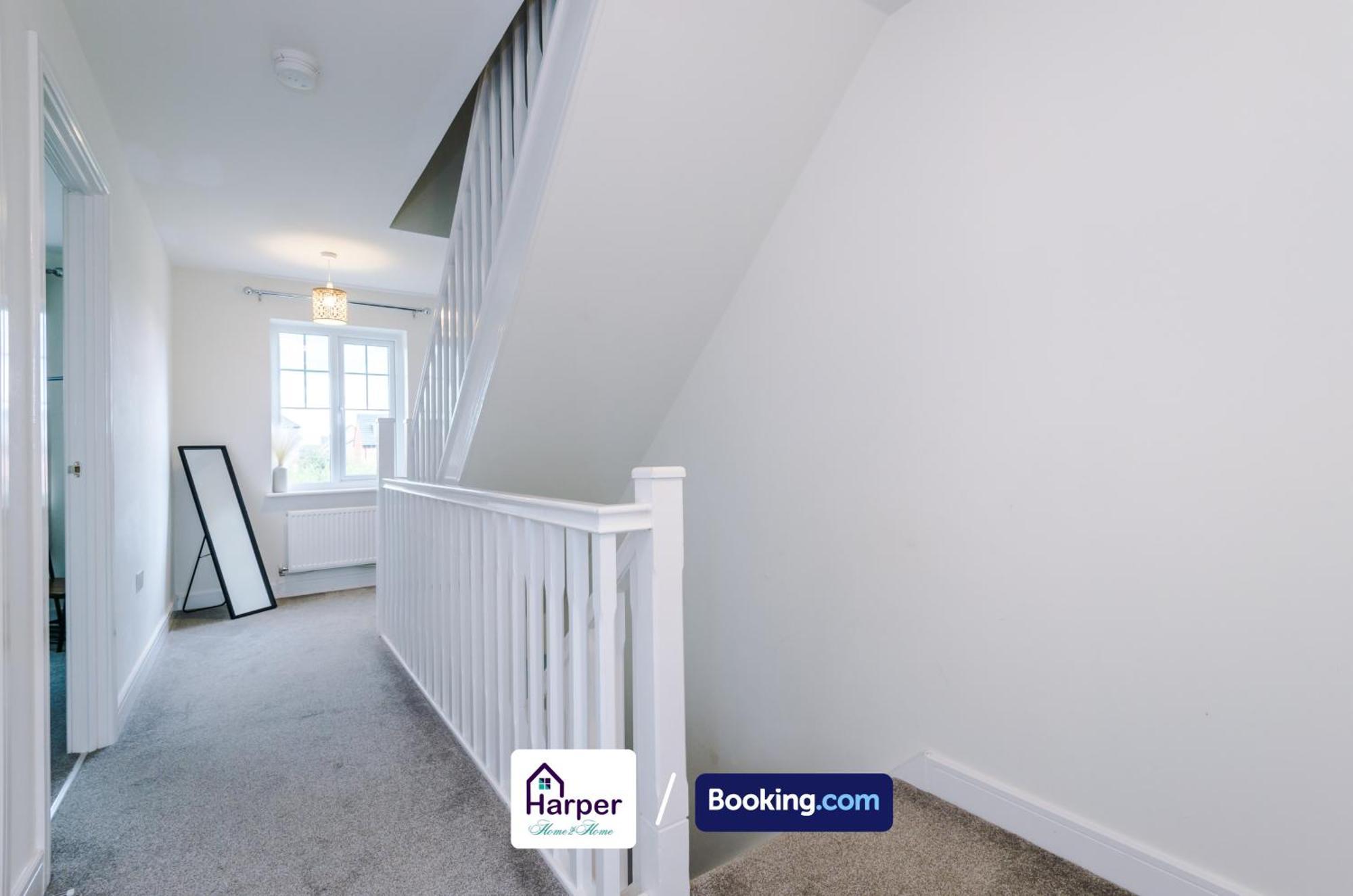 Prime Location 3 Storey By Harperletting Short Lets & Serviced Accommodation Chester With Driveway Long Or Short Stays Hough Green Zewnętrze zdjęcie