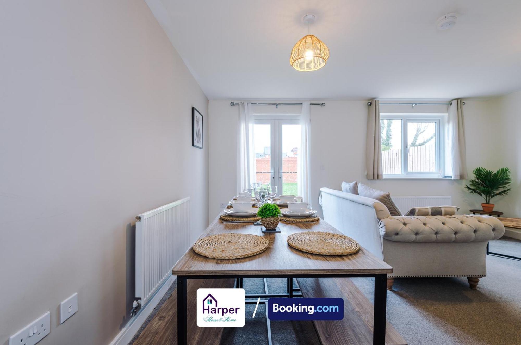 Prime Location 3 Storey By Harperletting Short Lets & Serviced Accommodation Chester With Driveway Long Or Short Stays Hough Green Zewnętrze zdjęcie