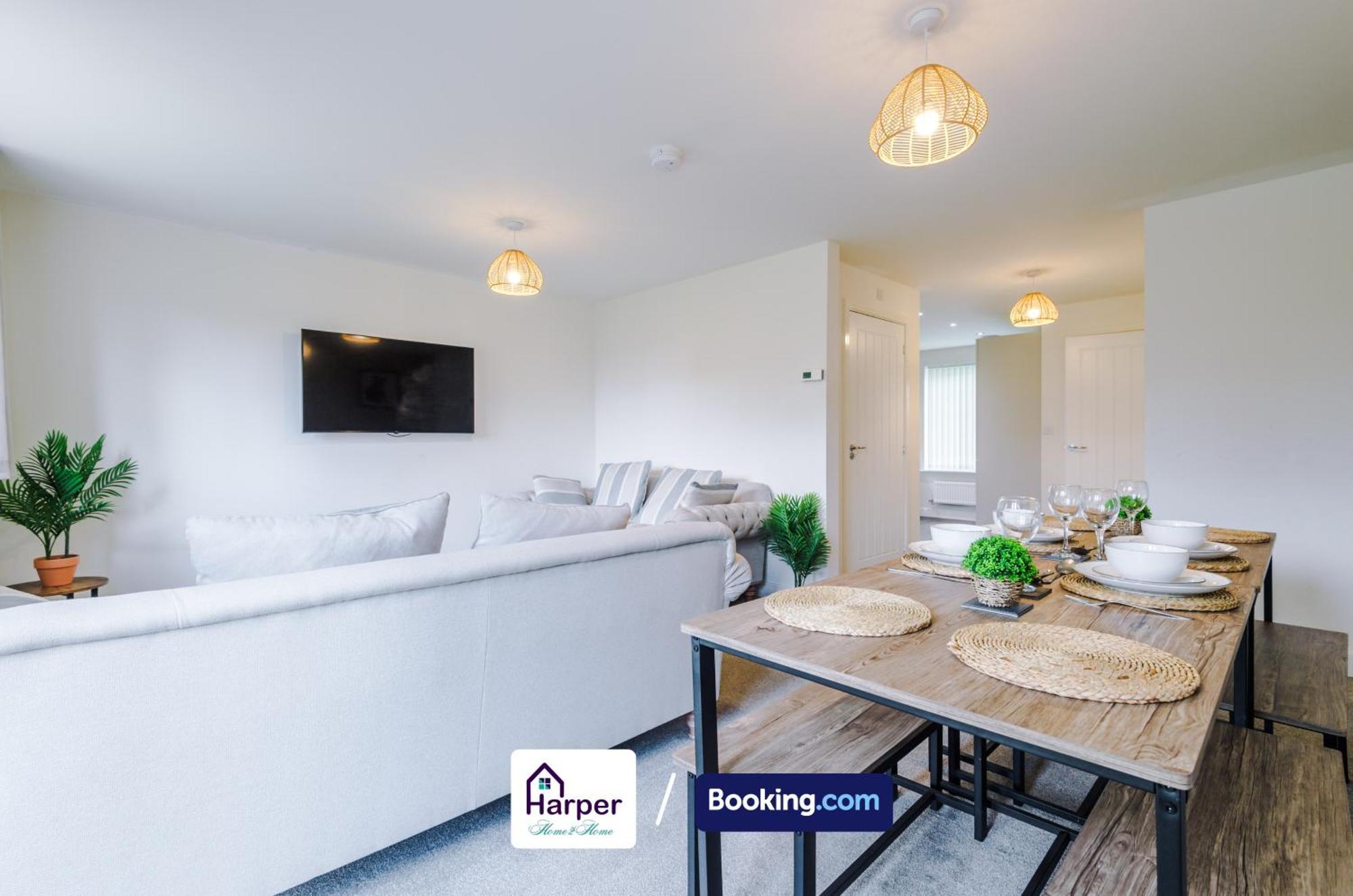 Prime Location 3 Storey By Harperletting Short Lets & Serviced Accommodation Chester With Driveway Long Or Short Stays Hough Green Zewnętrze zdjęcie