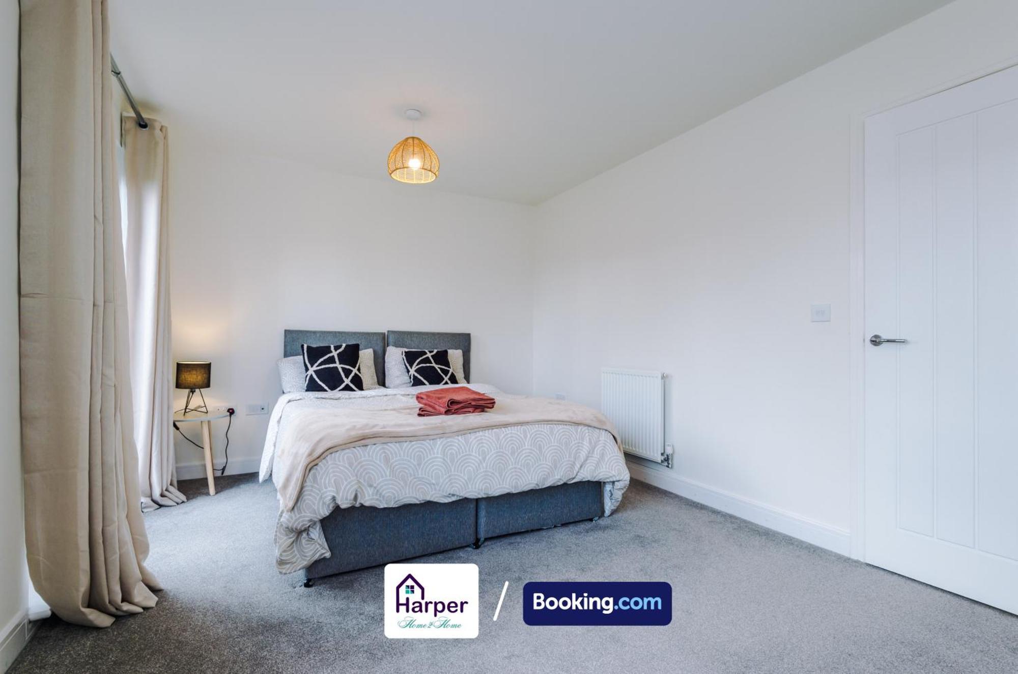 Prime Location 3 Storey By Harperletting Short Lets & Serviced Accommodation Chester With Driveway Long Or Short Stays Hough Green Zewnętrze zdjęcie