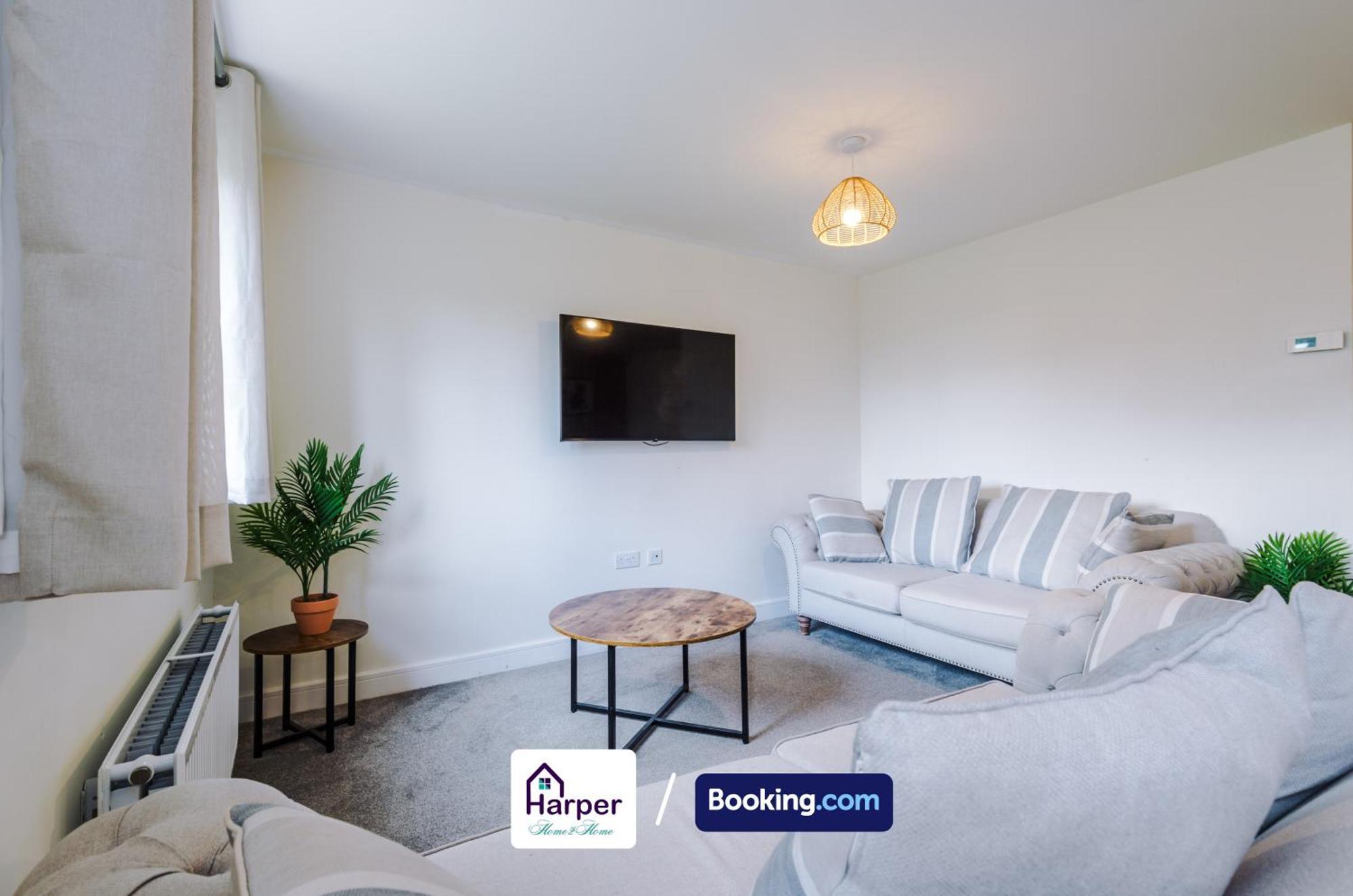 Prime Location 3 Storey By Harperletting Short Lets & Serviced Accommodation Chester With Driveway Long Or Short Stays Hough Green Zewnętrze zdjęcie