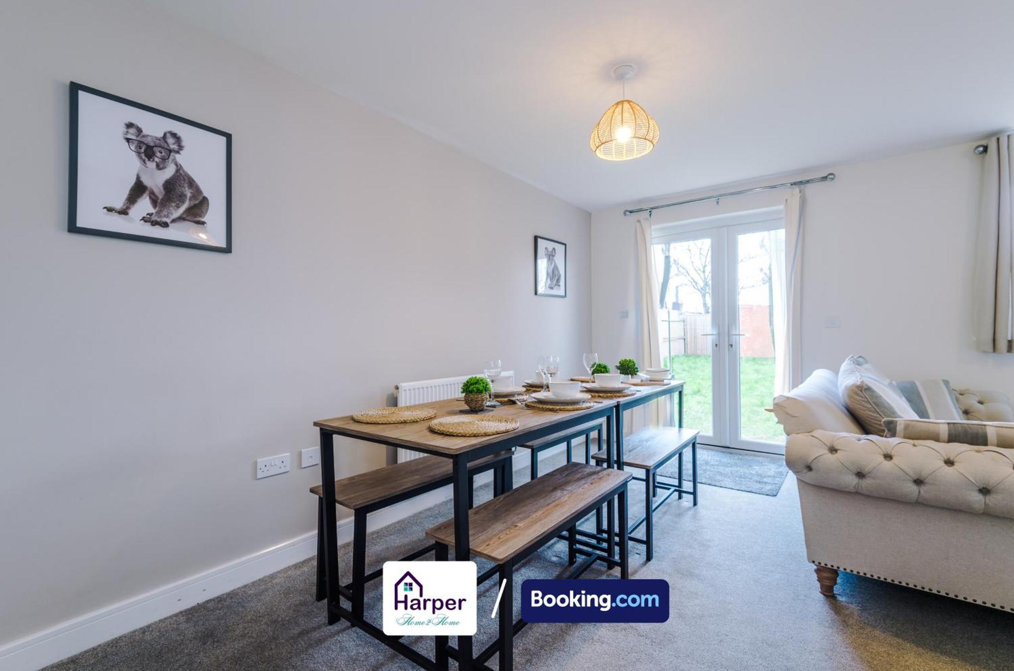 Prime Location 3 Storey By Harperletting Short Lets & Serviced Accommodation Chester With Driveway Long Or Short Stays Hough Green Zewnętrze zdjęcie