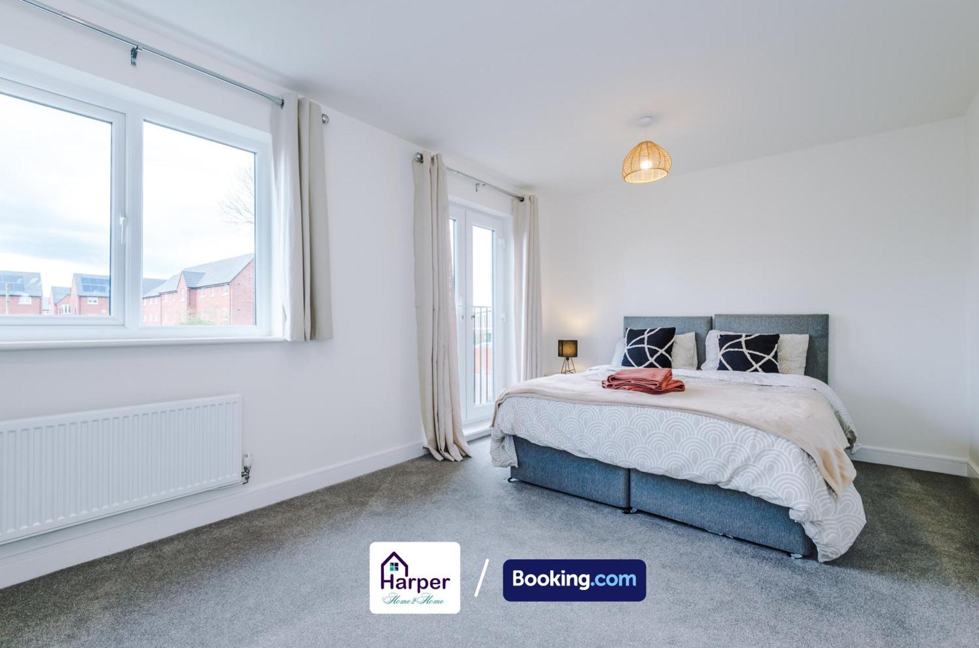 Prime Location 3 Storey By Harperletting Short Lets & Serviced Accommodation Chester With Driveway Long Or Short Stays Hough Green Zewnętrze zdjęcie