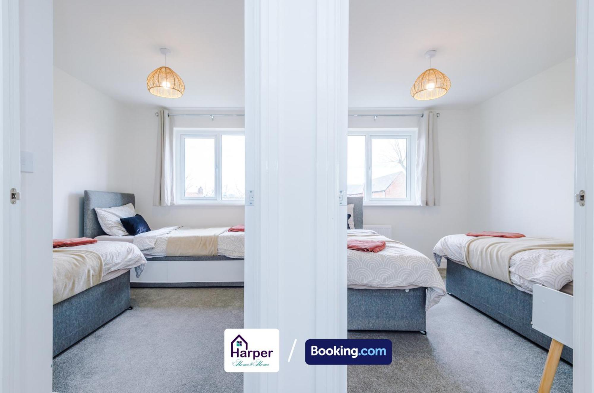 Prime Location 3 Storey By Harperletting Short Lets & Serviced Accommodation Chester With Driveway Long Or Short Stays Hough Green Zewnętrze zdjęcie