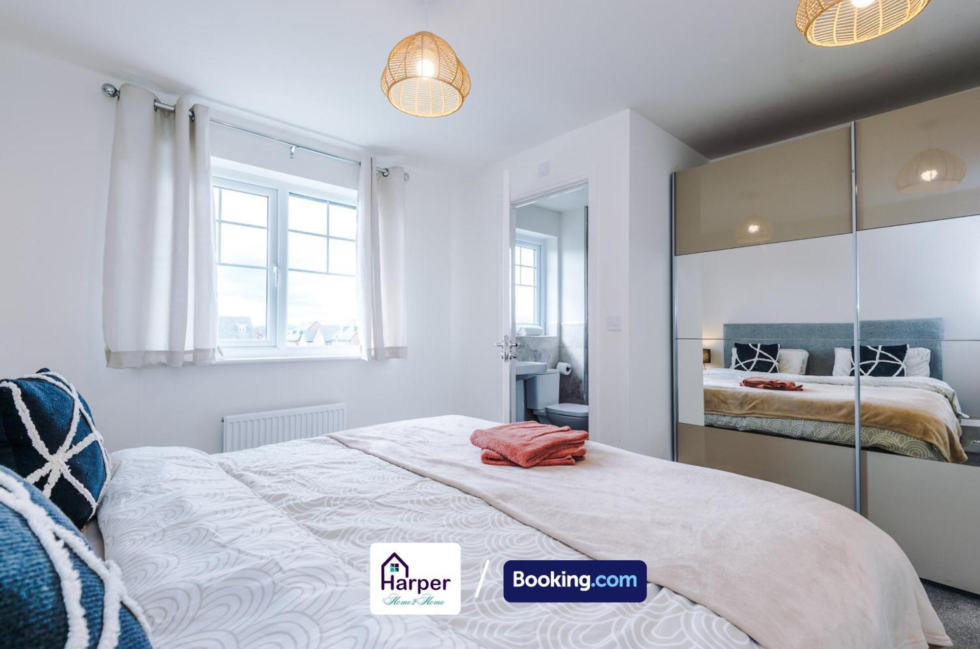 Prime Location 3 Storey By Harperletting Short Lets & Serviced Accommodation Chester With Driveway Long Or Short Stays Hough Green Zewnętrze zdjęcie