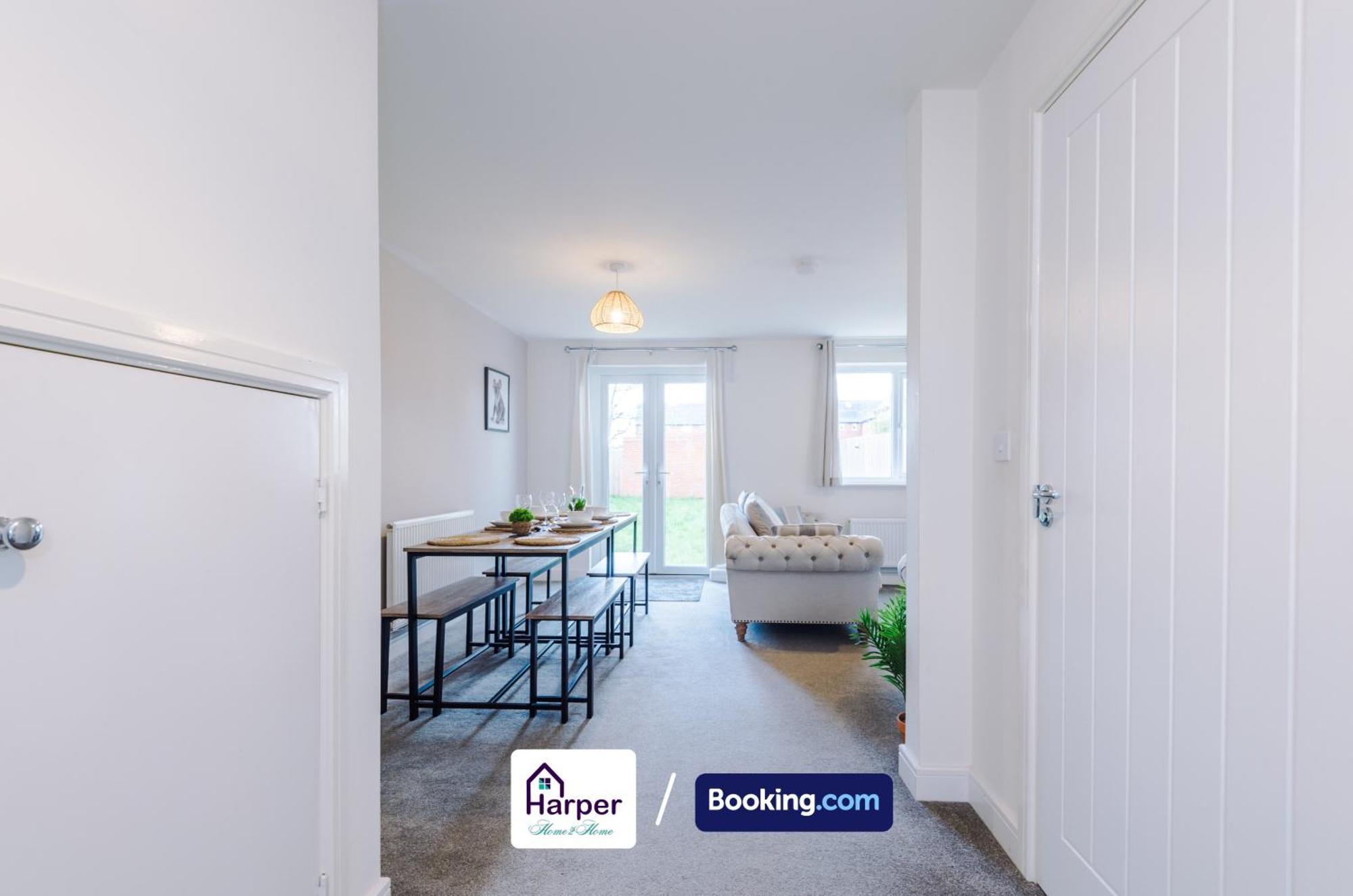 Prime Location 3 Storey By Harperletting Short Lets & Serviced Accommodation Chester With Driveway Long Or Short Stays Hough Green Zewnętrze zdjęcie
