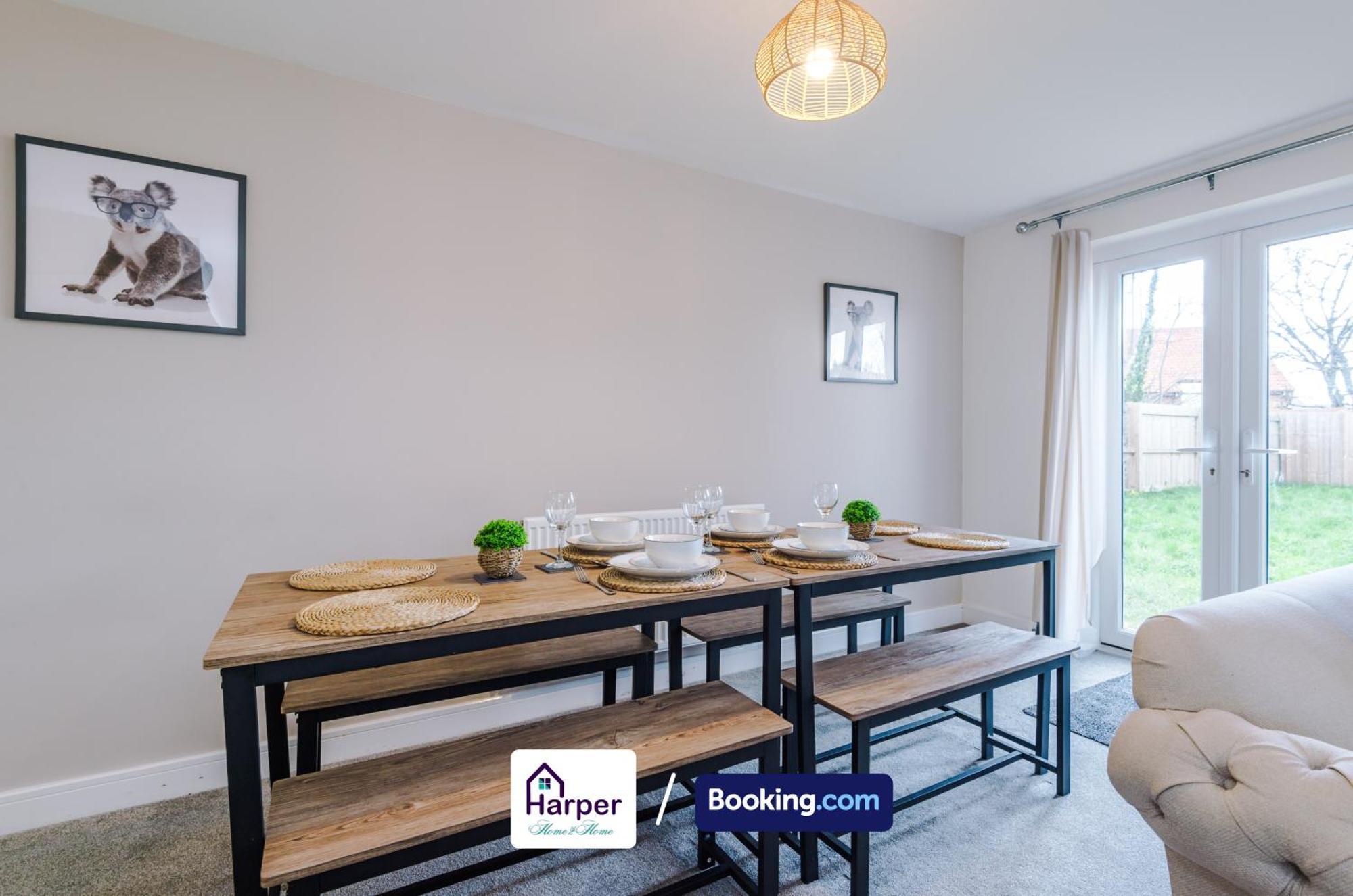 Prime Location 3 Storey By Harperletting Short Lets & Serviced Accommodation Chester With Driveway Long Or Short Stays Hough Green Zewnętrze zdjęcie