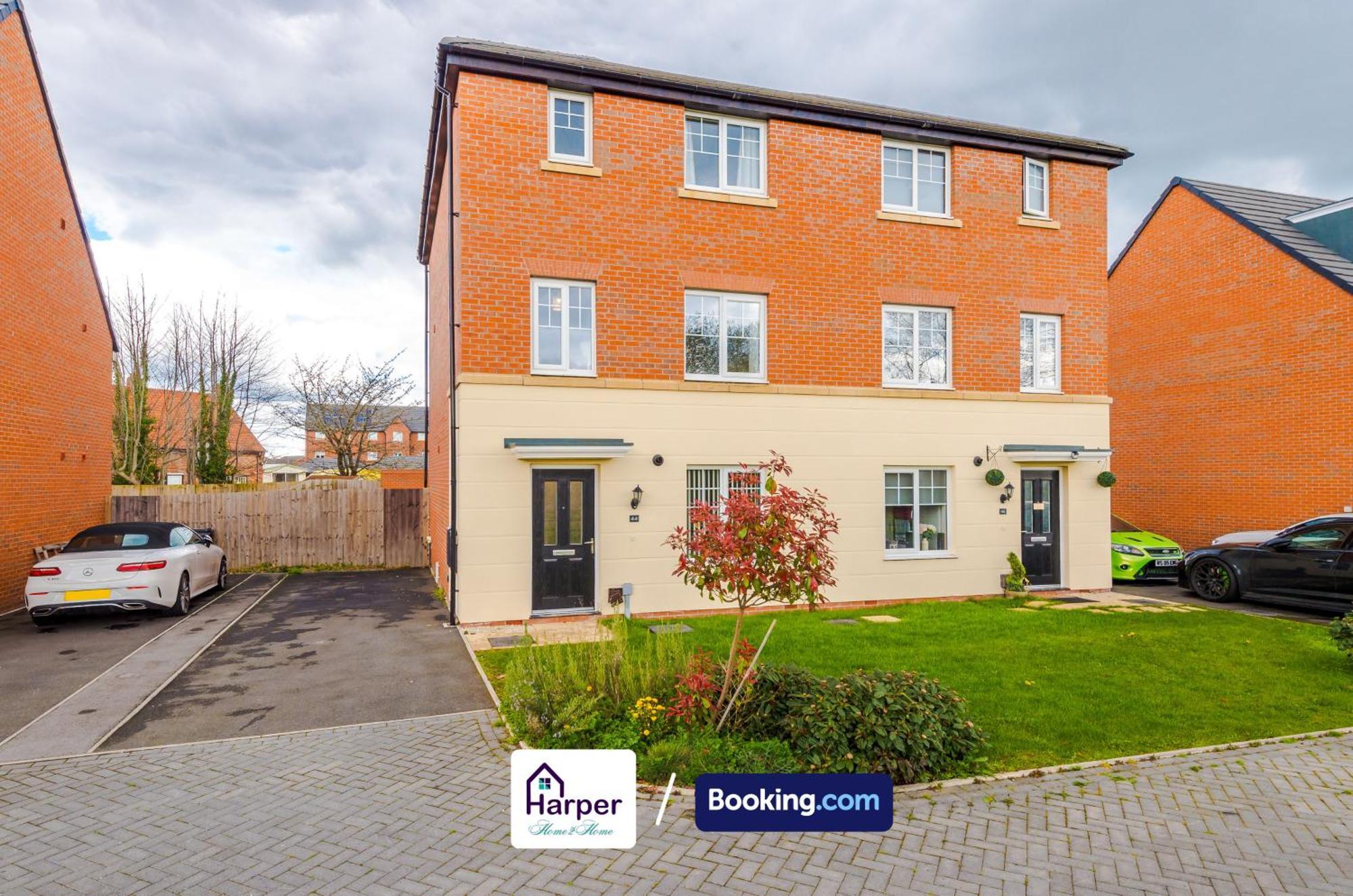 Prime Location 3 Storey By Harperletting Short Lets & Serviced Accommodation Chester With Driveway Long Or Short Stays Hough Green Zewnętrze zdjęcie